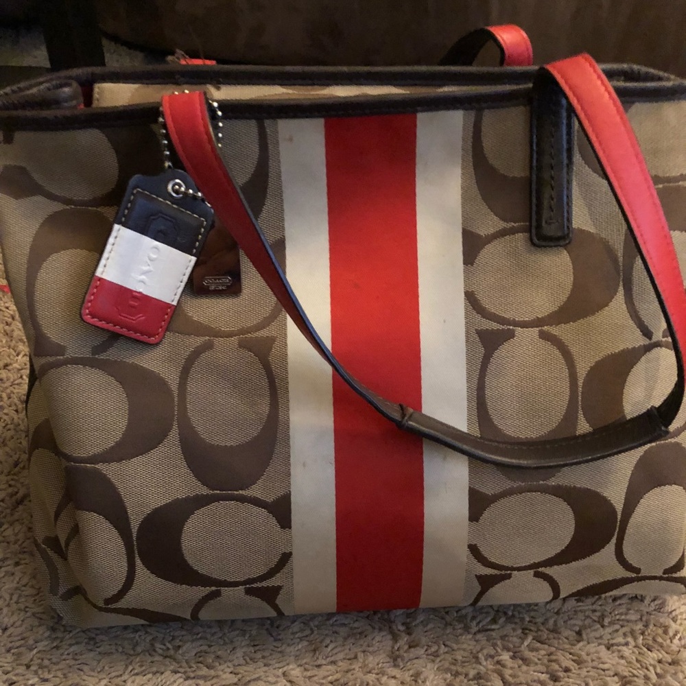 Signature Coach Bag - Picture 2 of 9